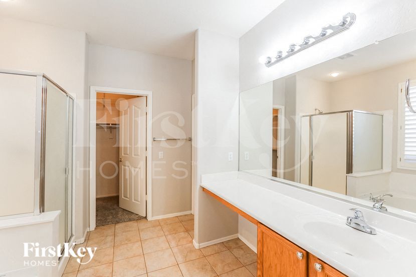 Building Photo - 15913 W Ventura St