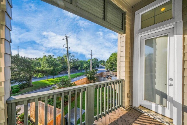 Building Photo - 4005 Woodshire Vlg Ests