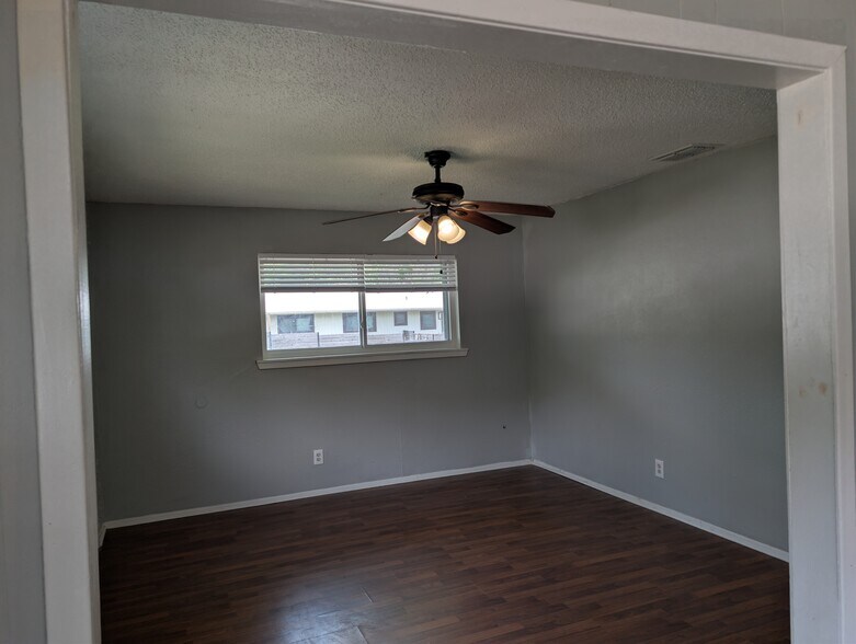 Building Photo - 2804 Catalina Dr