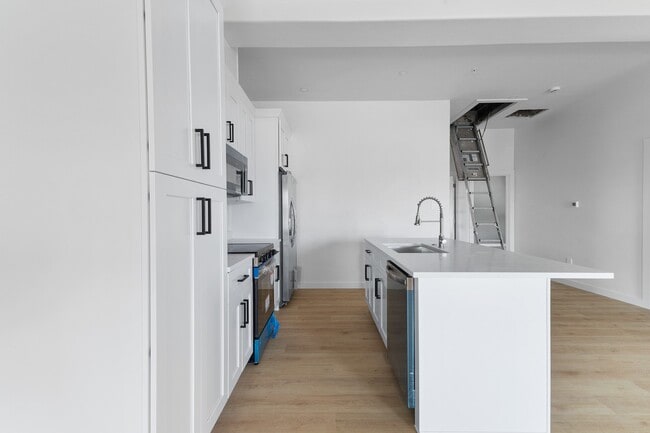 Building Photo - 1325 35th St