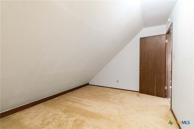 Building Photo - 2676 Woodcrest Dr