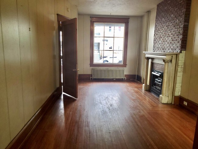 LIVING ROOM - 940 N 11th St