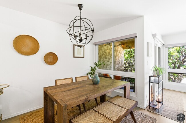 Building Photo - 5625 Green Valley Cir