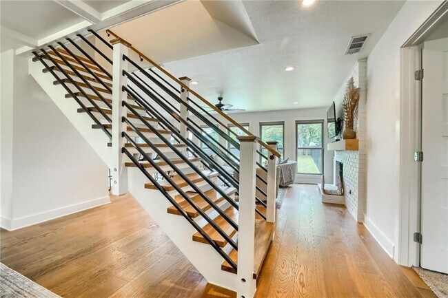 Building Photo - 1524 Sheridan Trail