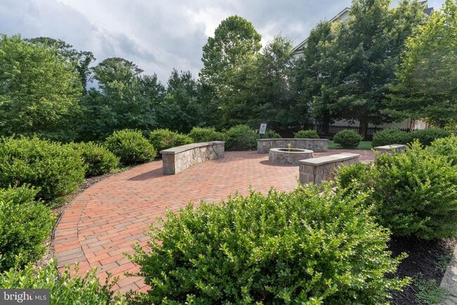 Building Photo - 3351 Beechcliff Dr