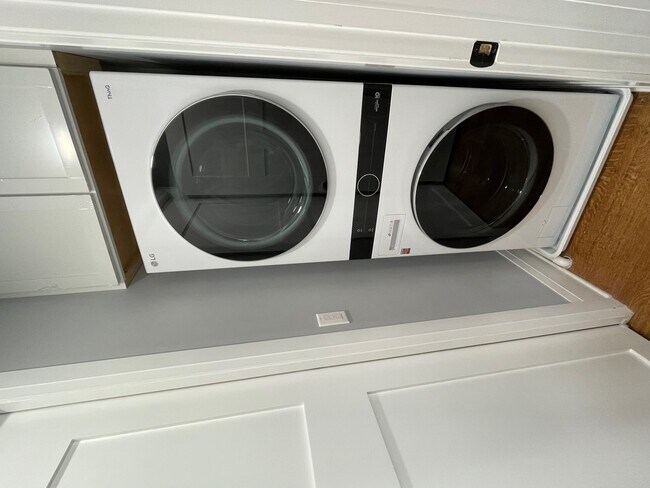 Building Photo - 433 Wisconsin Ave