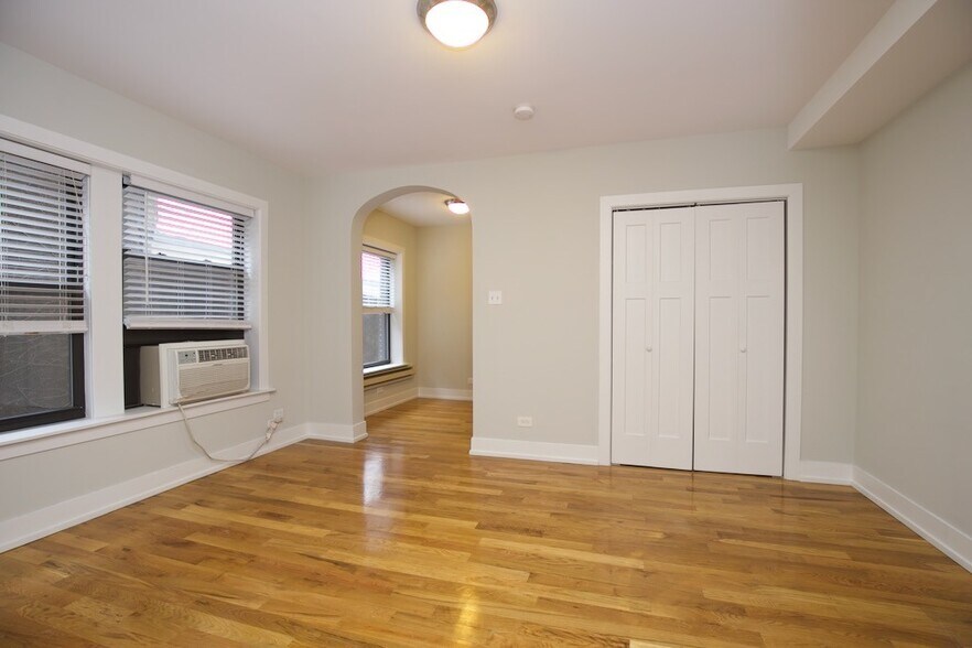 Building Photo - 555 W Arlington
