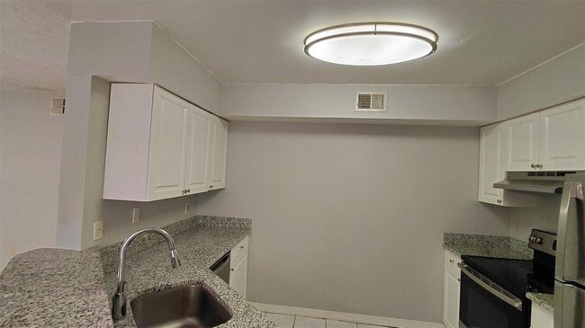 Building Photo - 4666 Pembrook Pl