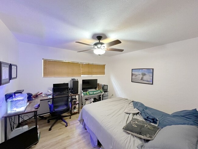 Building Photo - Beautiful, Renovated 4 Bedroom, 2 Bathroom House in the Fifth Avenue Neighborhood