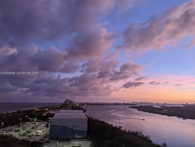 Building Photo - 100 Bayview Dr