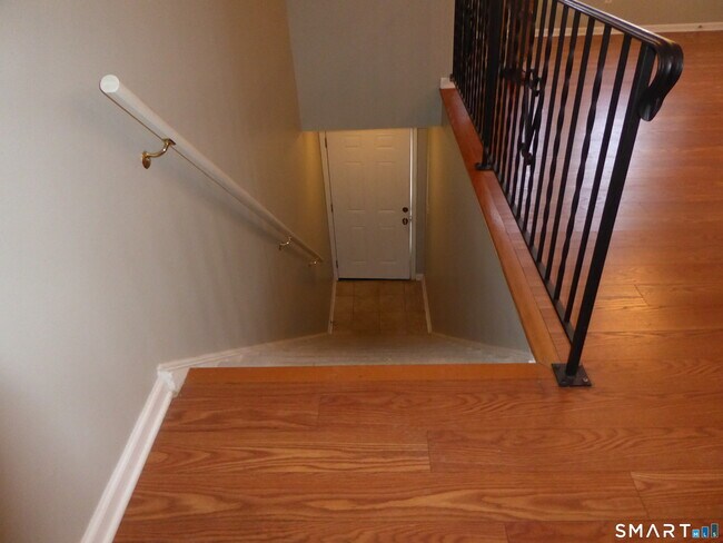 Building Photo - 140 Thompson St