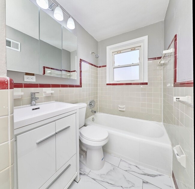 Building Photo - 8601 Belhaven Dr