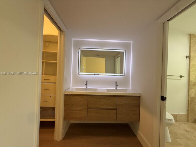 Building Photo - 3873 Alcantara Ave