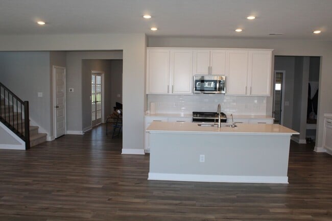 Building Photo - Beautiful Newer 5 BR Home in Brownsburg!