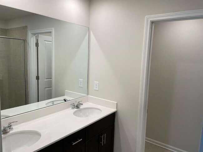 Building Photo - 1643 Villageside Ct