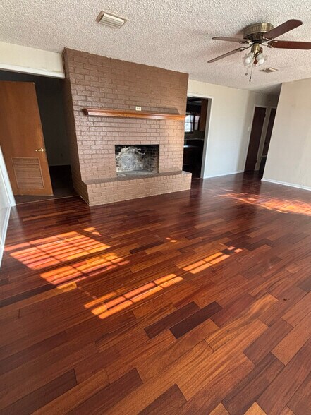 Building Photo - 219 Rosemary St