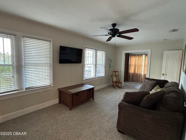 Building Photo - 528 Bostwick Ave