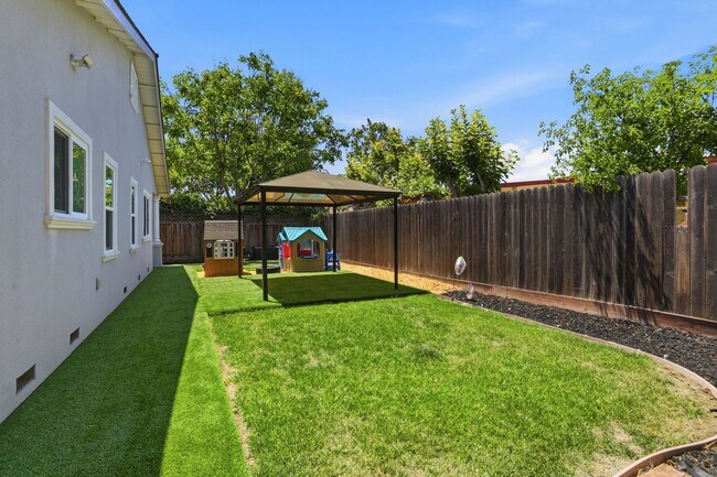 Building Photo - Wow! What a Great Home! Available Soon!