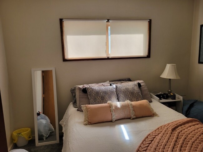 Building Photo - 3 Bed 2 Bath close to UWEC! Available June...