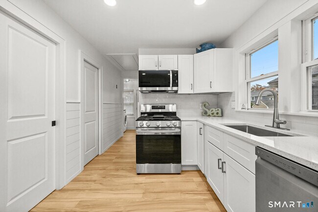 Building Photo - 17 W Orland St