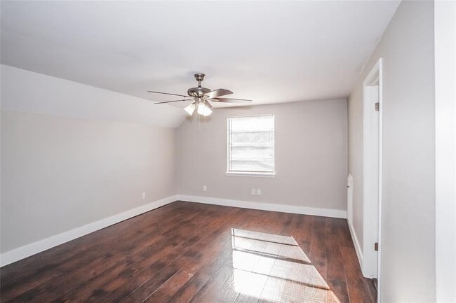 Building Photo - 445 Larkspur Ct