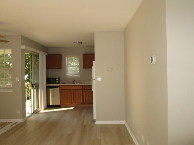 Building Photo - 557 E Shag Bark Ln