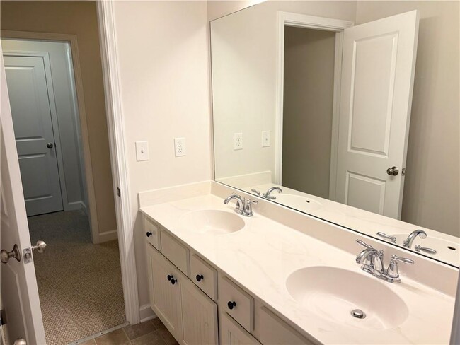 Building Photo - 204 Providence Ln