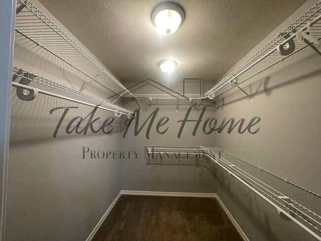 Building Photo - 821 S Barberry Ct