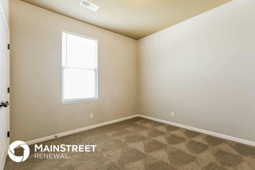 Building Photo - 1504 NE Jaclyn Dr