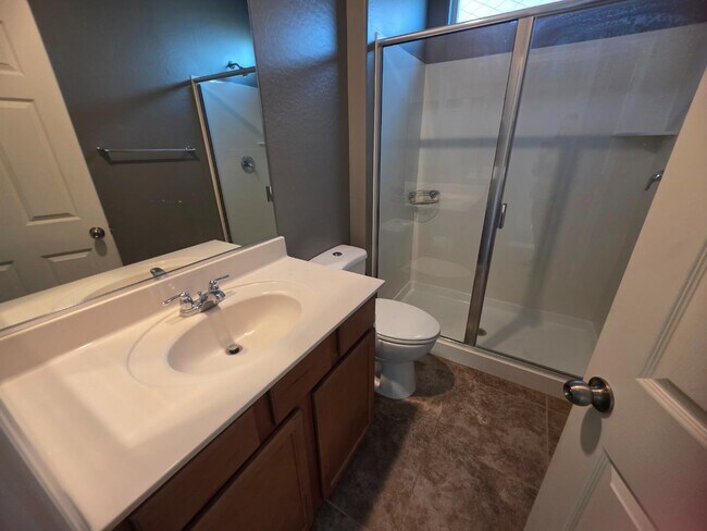 Building Photo - 9 S 195th Ln