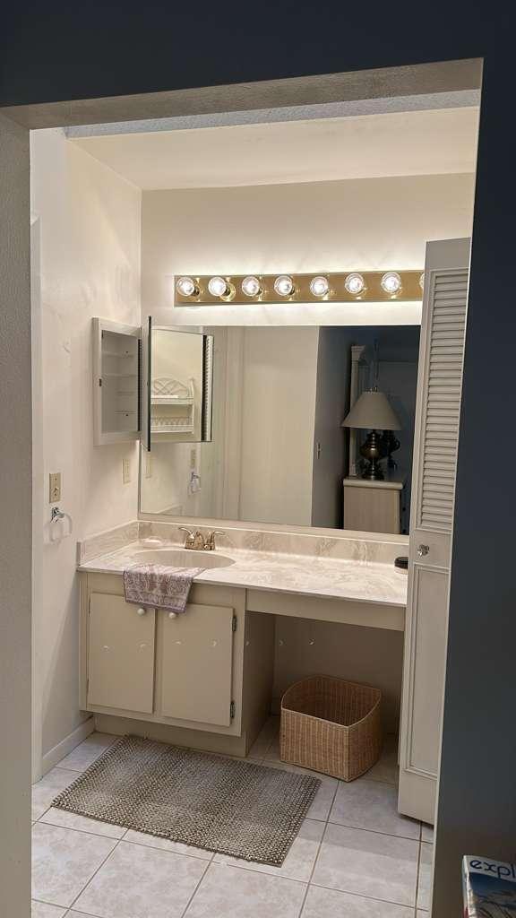 Building Photo - 3360 Lucerne Park Dr