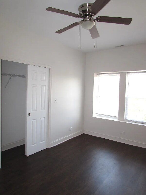 Building Photo - 8246 S Racine Ave