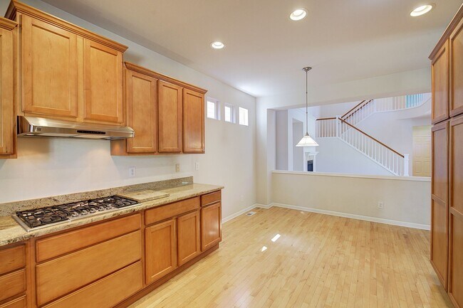 Building Photo - 3Bd/2.5Ba Redmond Home
