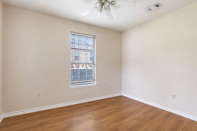 Building Photo - 108 Harbour Town Cir