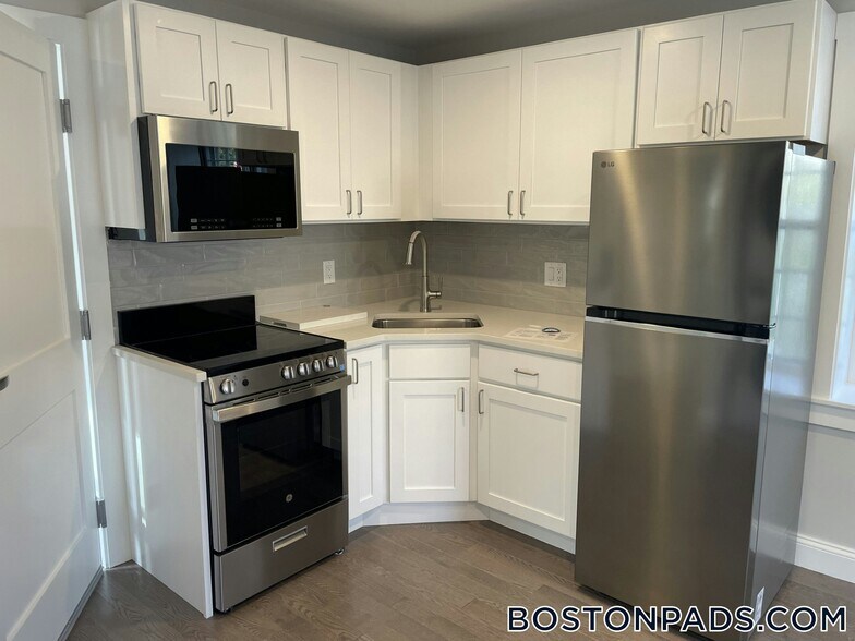 Building Photo - 209 College