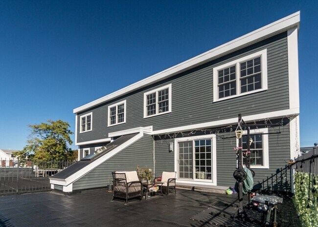 Building Photo - 199 Broadway