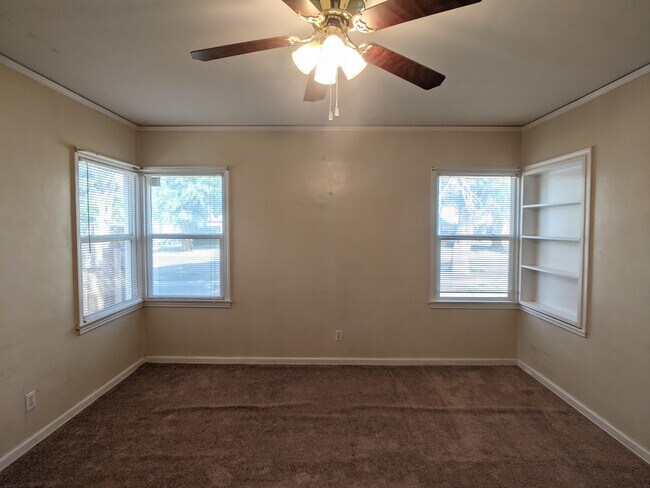 Building Photo - 1428 Axtell St