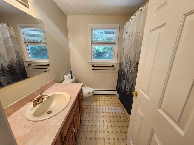 Building Photo - 4 bedroom 2.5 bath Single Family in Shrews...