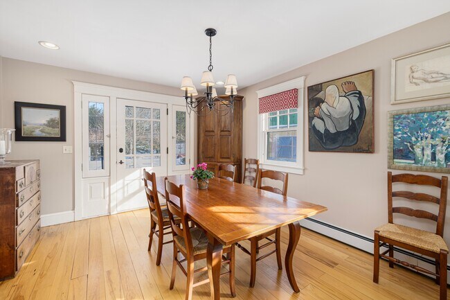 Building Photo - 68 Sachuest Way