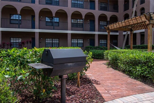 Building Photo - 6100 Gulfport Blvd S
