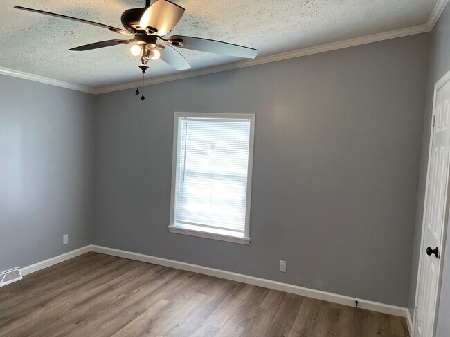 Building Photo - Beautiful 3 Bed, 2.5 Bath Home located in ...