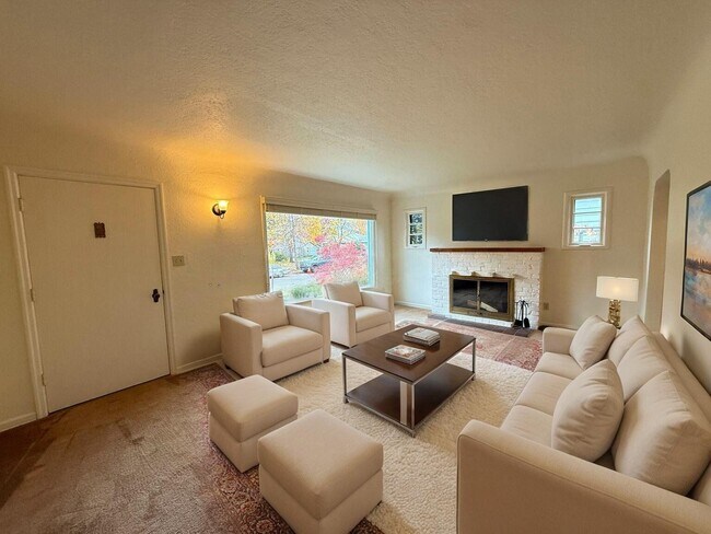 Primary Photo - 2375 Onyx St