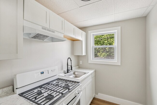 Building Photo - 354 Jencks St