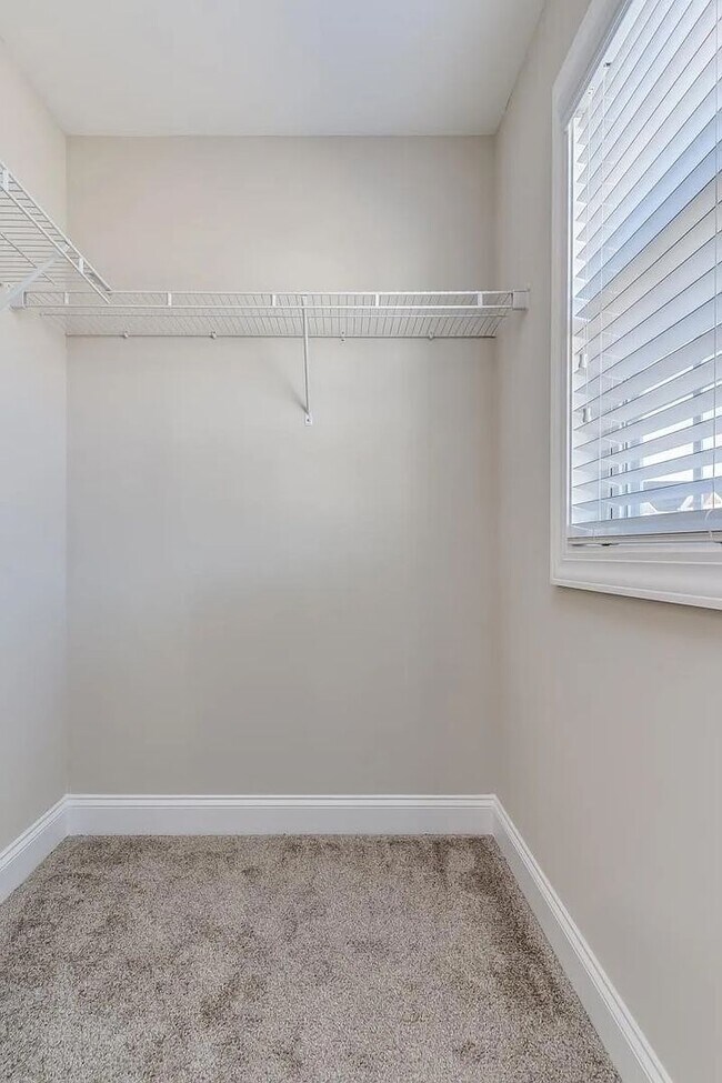 Building Photo - Like-new home located at the heart of the ...