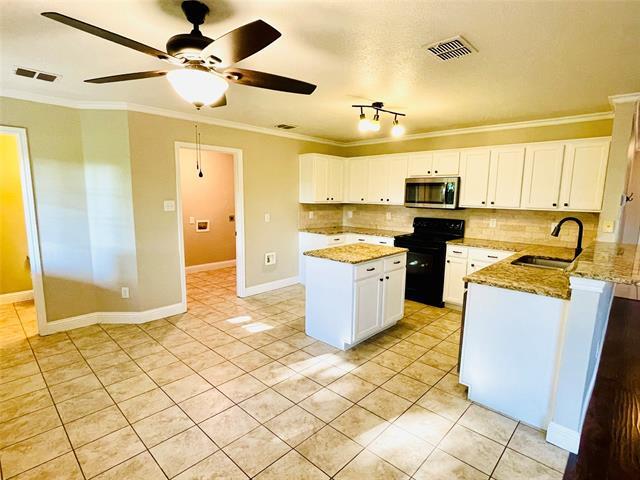 Building Photo - 2605 Cattleman Dr