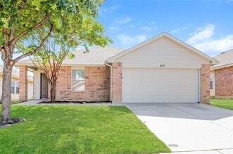 Building Photo - 837 Santa Rosa Dr