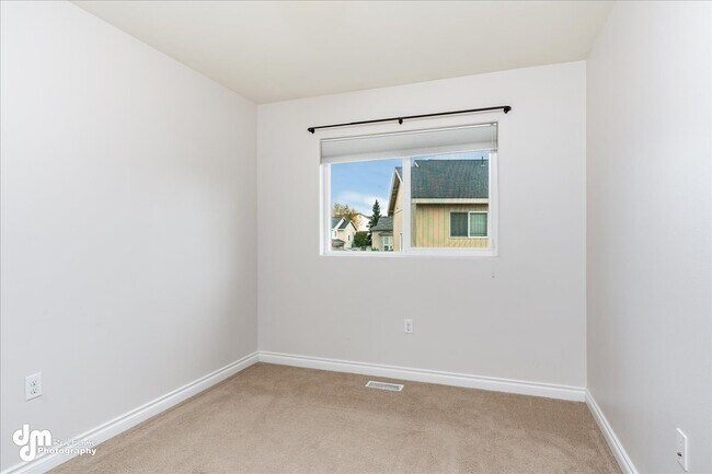 Building Photo - 299 Skwentna Dr