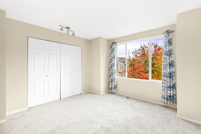 Building Photo - Wonderfully Maintained 2 Bedroom Townhome ...