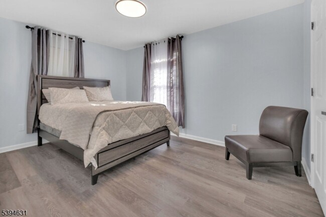 Building Photo - 237 Rose St