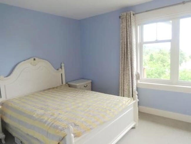 Building Photo - Spacious 3-Level Home Overlooking Magnuson...